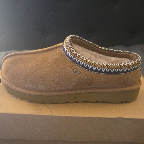 UGG Brown Slippers with Tan Sole - Picture 5 of 10